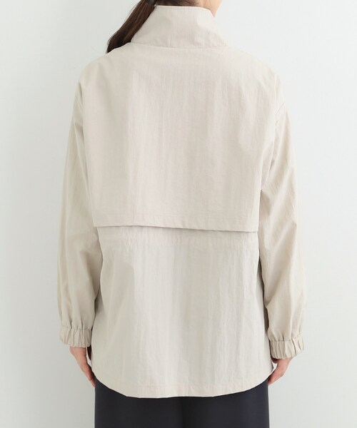 SHOO・LA・RUE（シューラルー）の「【防花粉/S-LL】女性らしさあふれる 軽やかスタンドブルゾン（ブルゾン・レディース・ベージュ/ネイビー/オフホワイト・01/02/03/04）」の18枚目の写真