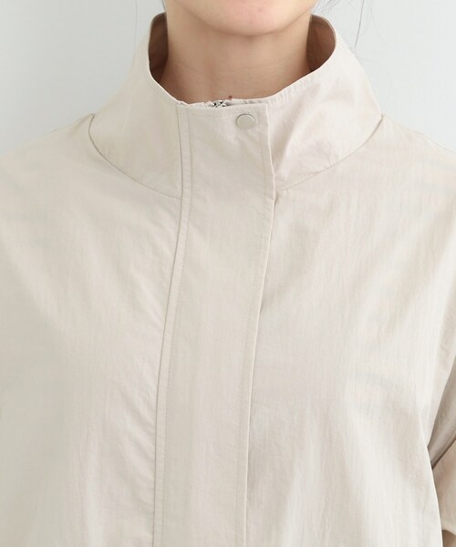 SHOO・LA・RUE（シューラルー）の「【防花粉/S-LL】女性らしさあふれる 軽やかスタンドブルゾン（ブルゾン・レディース・ベージュ/ネイビー/オフホワイト・01/02/03/04）」の19枚目の写真