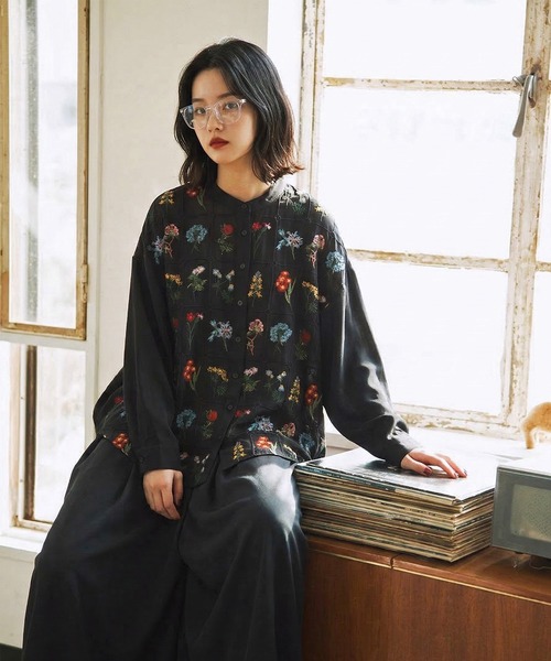 antiqua（アンティカ）の「花柄 刺繍 バンドカラー シャツ（シャツ/ブラウス・レディース・ブラック/ホワイト/ブルー・ONESIZE）」の18枚目の写真