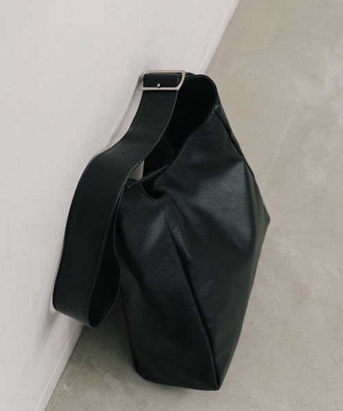 セール】【LURAKU】Synthetic Leather Big Shoulder Bag