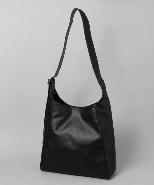 LURAKU（ルラク）の「【LURAKU】Synthetic Leather Big Shoulder Bag / シンセティックレザービッグショルダーバッグ（ショルダーバッグ・メンズ・ブラック・FREE）」の12枚目の写真