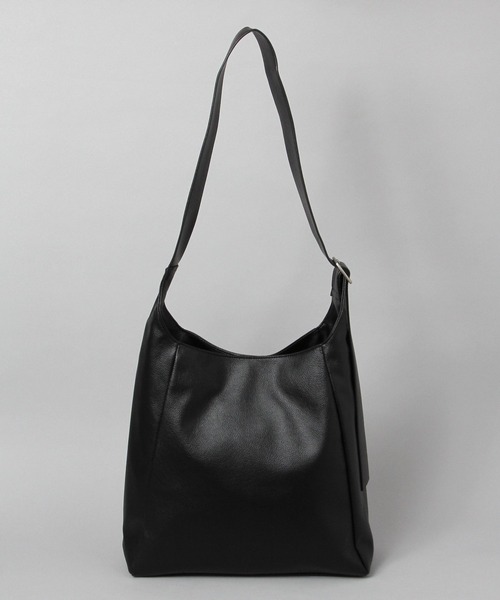 LURAKU（ルラク）の「【LURAKU】Synthetic Leather Big Shoulder Bag / シンセティックレザービッグショルダーバッグ（ショルダーバッグ・メンズ・ブラック・FREE）」の14枚目の写真