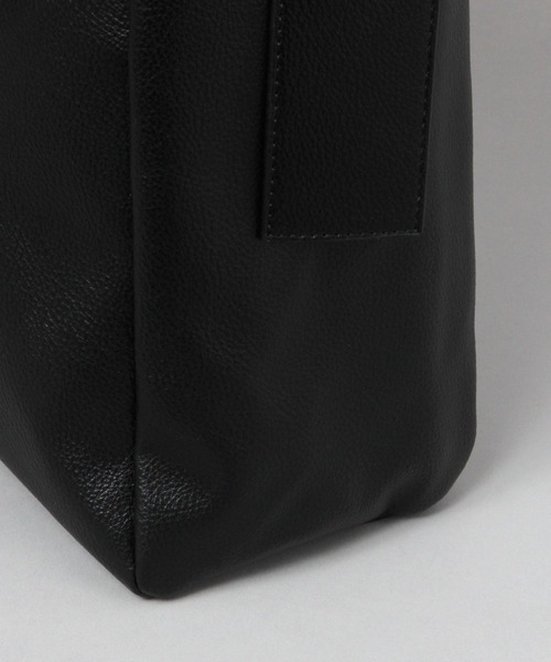 LURAKU（ルラク）の「【LURAKU】Synthetic Leather Big Shoulder Bag / シンセティックレザービッグショルダーバッグ（ショルダーバッグ・メンズ・ブラック・FREE）」の18枚目の写真