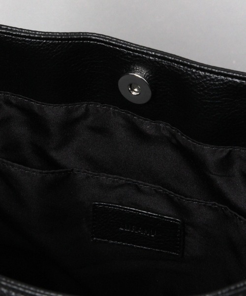 LURAKU（ルラク）の「【LURAKU】Synthetic Leather Big Shoulder Bag / シンセティックレザービッグショルダーバッグ（ショルダーバッグ・メンズ・ブラック・FREE）」の20枚目の写真