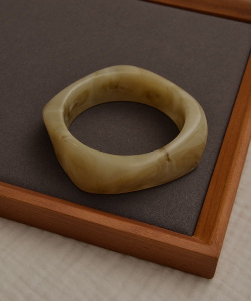 VIBGYOR Women（ヴィブジョー　ウィメン）の「【resonance】アクリル クリア/マーブル柄 バングル 【12色展開】（バングル/リストバンド・レディース・その他6/その他12/その他9/その他7/その他4/その他1/その他11/その他5/その他3/その他2/その他10/その他8・FREE）」の6枚目の写真