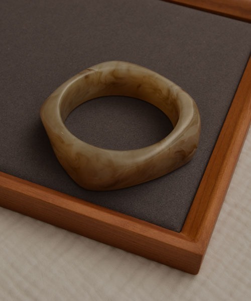 VIBGYOR Women（ヴィブジョー　ウィメン）の「【resonance】アクリル クリア/マーブル柄 バングル 【12色展開】（バングル/リストバンド・レディース・その他6/その他12/その他9/その他7/その他4/その他1/その他11/その他5/その他3/その他2/その他10/その他8・FREE）」の7枚目の写真