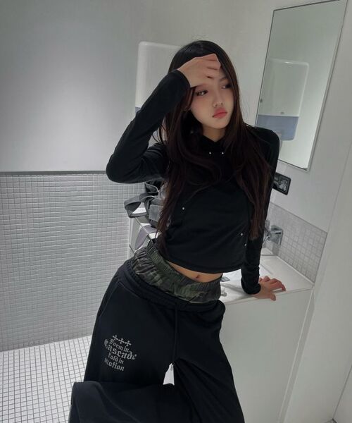 IDWS(アイドンワナセル)の「Cross Layered Sweat Pants Black(スウェットパンツ・レディース・その他・1/2/0)」の7枚目の写真