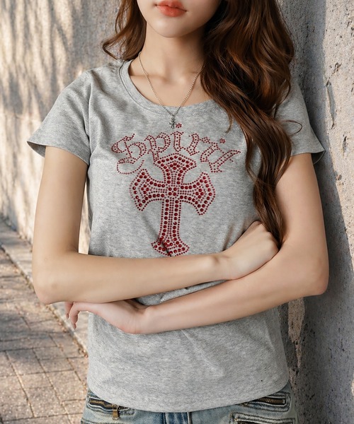SPINNS(スピンズ)の「半袖Tシャツ/ラインストーンクロス/平成ギャル(Tシャツ/カットソー・レディース・オフホワイト/グレー/ブラック・ONESIZE)」の3枚目の写真