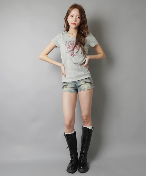SPINNS(スピンズ)の「半袖Tシャツ/ラインストーンクロス/平成ギャル(Tシャツ/カットソー・レディース・オフホワイト/グレー/ブラック・ONESIZE)」の18枚目の写真