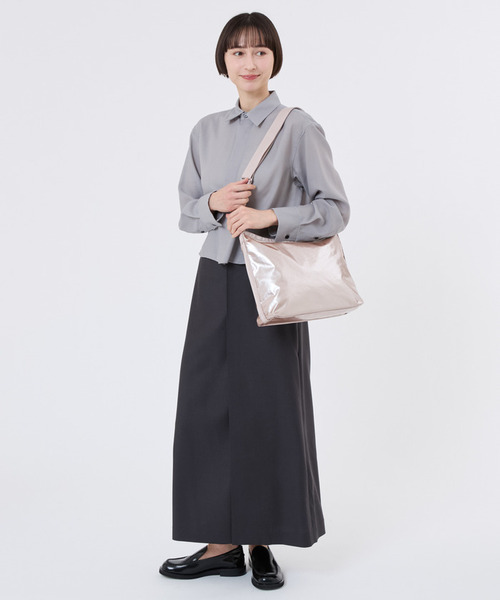 LeSportsac（レスポートサック）の「MEDIUM ZIP SHOULDER ローズゴールドシャイン（ショルダーバッグ・レディース・ピンク・FREE）」の3枚目の写真