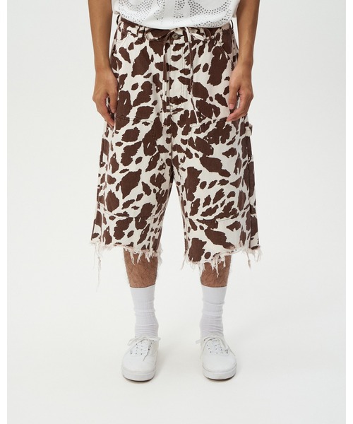 DISCOVERED(ディスカバード)の「COW PRINT DOUBLE KNEE SHORTS(その他パンツ・メンズ・ブラウン/ブラック・SMALL/LARGE)」の1枚目の写真