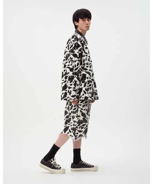 DISCOVERED(ディスカバード)の「COW PRINT DOUBLE KNEE SHORTS(その他パンツ・メンズ・ブラウン/ブラック・SMALL/LARGE)」の5枚目の写真