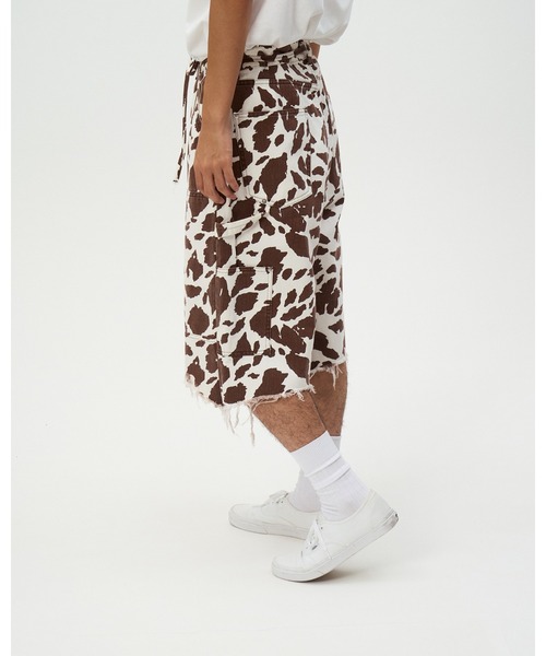 DISCOVERED(ディスカバード)の「COW PRINT DOUBLE KNEE SHORTS(その他パンツ・メンズ・ブラウン/ブラック・SMALL/LARGE)」の13枚目の写真