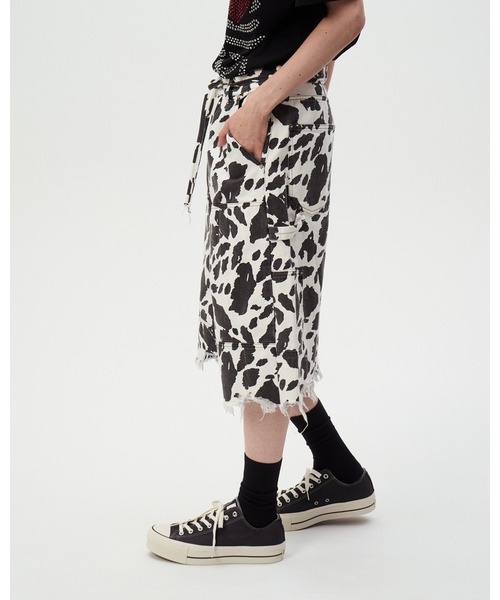 DISCOVERED(ディスカバード)の「COW PRINT DOUBLE KNEE SHORTS(その他パンツ・メンズ・ブラウン/ブラック・SMALL/LARGE)」の6枚目の写真