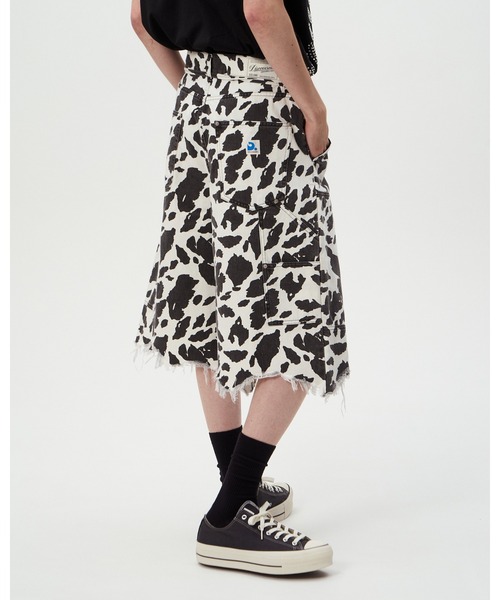 DISCOVERED(ディスカバード)の「COW PRINT DOUBLE KNEE SHORTS(その他パンツ・メンズ・ブラウン/ブラック・SMALL/LARGE)」の8枚目の写真
