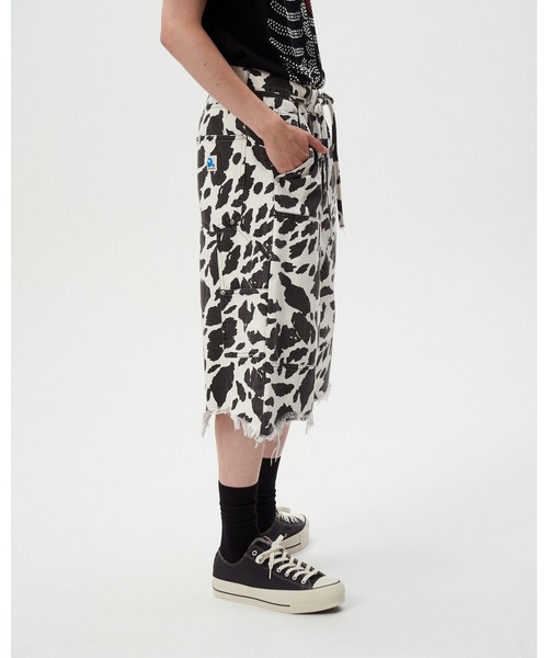 DISCOVERED(ディスカバード)の「COW PRINT DOUBLE KNEE SHORTS(その他パンツ・メンズ・ブラウン/ブラック・SMALL/LARGE)」の7枚目の写真