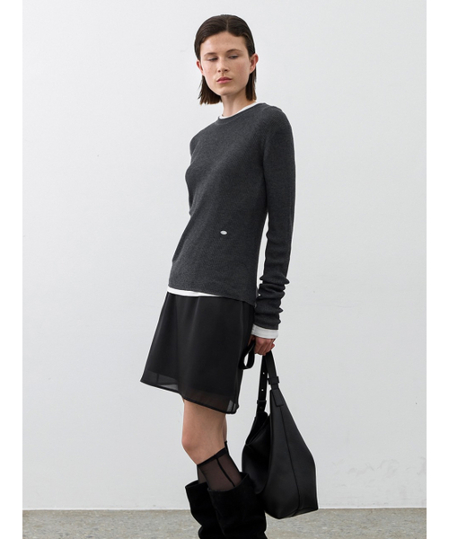 ATELIER NAIN(アトリエナイン)の「ESSENTIAL NOAH SLIM KNIT(T-7112)(Tシャツ/カットソー・レディース・ブラック/アイボリー/チャコール・FREE)」の4枚目の写真