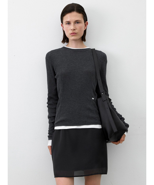 ATELIER NAIN(アトリエナイン)の「ESSENTIAL NOAH SLIM KNIT(T-7112)(Tシャツ/カットソー・レディース・ブラック/アイボリー/チャコール・FREE)」の5枚目の写真