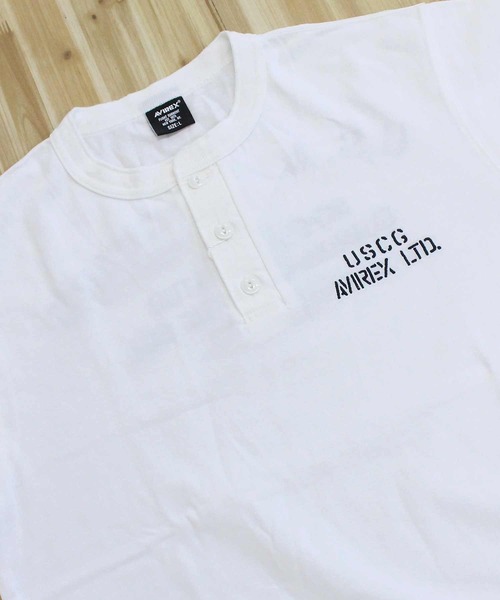 AVIREX(アヴィレックス)の「FADED S/S MIL HENRY TEE(Tシャツ/カットソー・メンズ・オフホワイト/チャコールグレー・M/XXL/XL/L)」の4枚目の写真