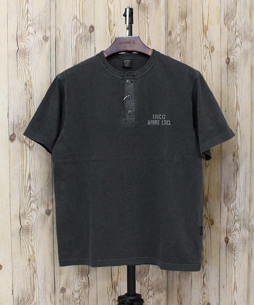 AVIREX(アヴィレックス)の「FADED S/S MIL HENRY TEE(Tシャツ/カットソー・メンズ・オフホワイト/チャコールグレー・M/XXL/XL/L)」の6枚目の写真