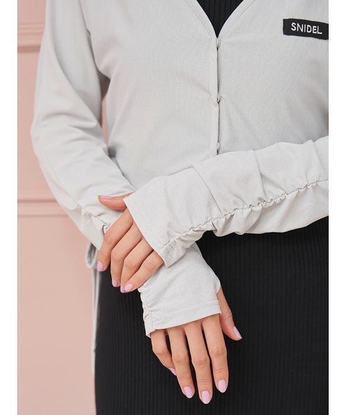 SNIDEL(スナイデル)の「【WEB限定/LUMISHADE】UVボレロカーディガン(カーディガン/ボレロ・レディース・ホワイト/ライトブルー/チャコールグレー/シルバー・F)」の8枚目の写真