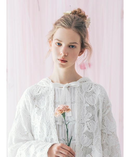 TSUHARU by Samansa Mos2（ツハルバイサマンサモスモス）の「【WHITE COLLECTION】オーバーレースフード付きボレロ（カーディガン/ボレロ・レディース・ホワイト・F）」の5枚目の写真