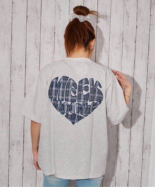 GORGE(ゴージ)の「《チェックハートロゴ》バックプリントTシャツ/ストリート/春夏/全4色(Tシャツ/カットソー・レディース・ネイビー/オフホワイト/チャコール/オートミール・F)」の14枚目の写真