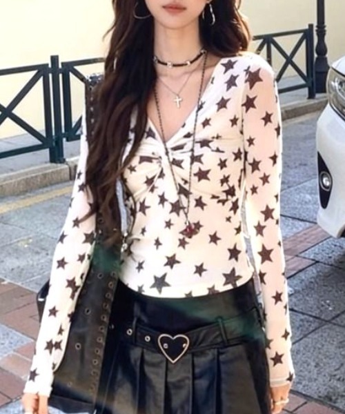 Vipoa(ヴィポア)の「Star print slim top(Tシャツ/カットソー・レディース・ホワイト・FREE)」の2枚目の写真