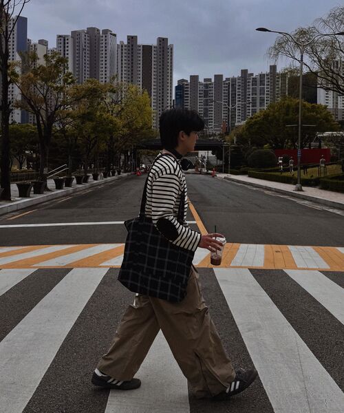KALAPATTHAR(カラパタール)の「Wide Balloon Ankle Zip Belted Cargo Pants - BEIGE(スウェットパンツ・メンズ・その他・MEDIUM/LARGE/X-LARGE)」の3枚目の写真