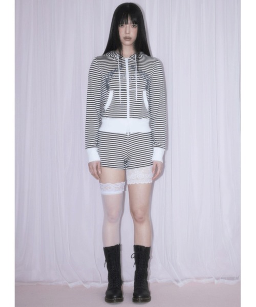 NIIER NOR(ニアノア)の「A'GEM/9 × .kom 『NIIER NOR/ニーアノア』 REVOLVER STRIPE MICRO PANTS/リボルバーボーダーマイクロ パンツ(その他パンツ・レディース・ブラック/ホワイト・FREE)」の13枚目の写真
