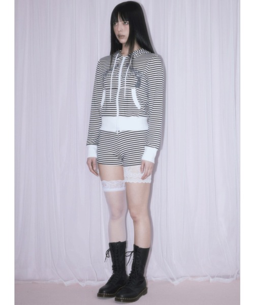 NIIER NOR(ニアノア)の「A'GEM/9 × .kom 『NIIER NOR/ニーアノア』 REVOLVER STRIPE MICRO PANTS/リボルバーボーダーマイクロ パンツ(その他パンツ・レディース・ブラック/ホワイト・FREE)」の14枚目の写真