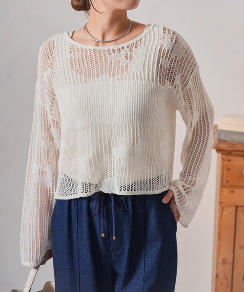 Jena espace merveilleux(ジェナ エスパスメルヴェイユ)の「フラワーメッシュニット(ニット/セーター・レディース・オフホワイト/チャコールグレー/ベージュ・FREE)」の4枚目の写真