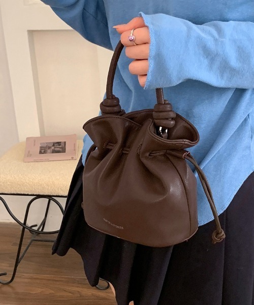 ONEP STAR(ワンピスター)の「巾着デザイン2WAYバッグ(ハンドバッグ・レディース・ブラック/アイボリー/ダークブラウン・FREE)」の12枚目の写真