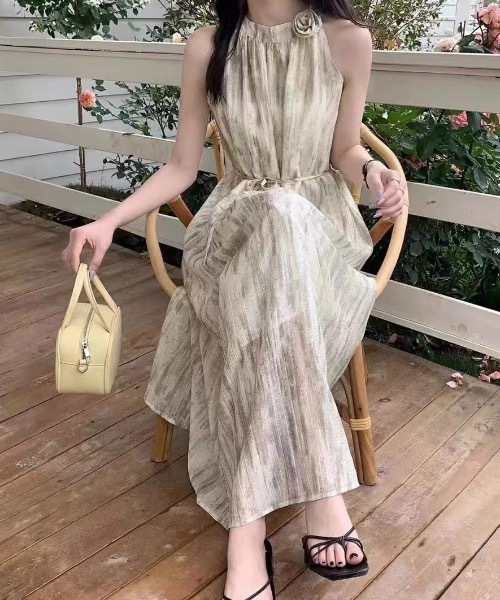 Teem Store（チームストア）の「バラ付 ラメ花柄ホルターネックロングワンピース（ワンピース・レディース・ピンク/グレー/ブルー/ベージュ・F）」の3枚目の写真