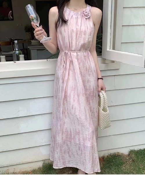 Teem Store（チームストア）の「バラ付 ラメ花柄ホルターネックロングワンピース（ワンピース・レディース・ピンク/グレー/ブルー/ベージュ・F）」の4枚目の写真