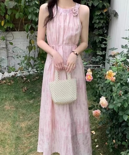 Teem Store（チームストア）の「バラ付 ラメ花柄ホルターネックロングワンピース（ワンピース・レディース・ピンク/グレー/ブルー/ベージュ・F）」の6枚目の写真