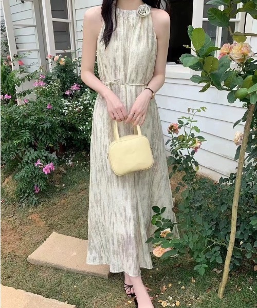 Teem Store（チームストア）の「バラ付 ラメ花柄ホルターネックロングワンピース（ワンピース・レディース・ピンク/グレー/ブルー/ベージュ・F）」の11枚目の写真