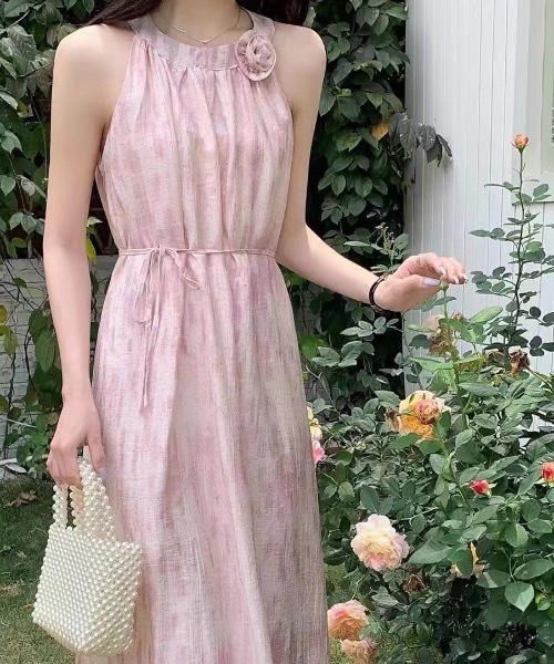 Teem Store（チームストア）の「バラ付 ラメ花柄ホルターネックロングワンピース（ワンピース・レディース・ピンク/グレー/ブルー/ベージュ・F）」の7枚目の写真
