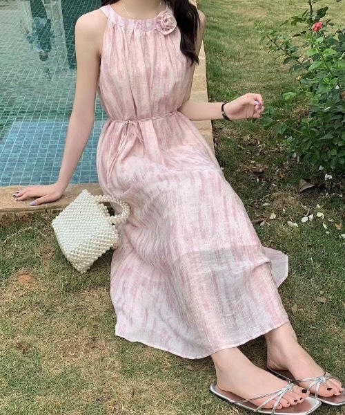 Teem Store（チームストア）の「バラ付 ラメ花柄ホルターネックロングワンピース（ワンピース・レディース・ピンク/グレー/ブルー/ベージュ・F）」の5枚目の写真