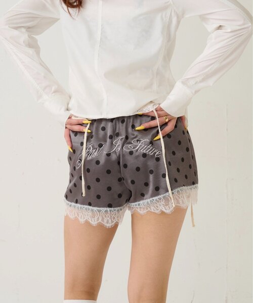 WHO'S WHO gallery（フーズフーギャラリー）の「ドットサテンロゴショーツ（その他パンツ・レディース・ブラック/グレー/オフホワイト・FREE）」の3枚目の写真