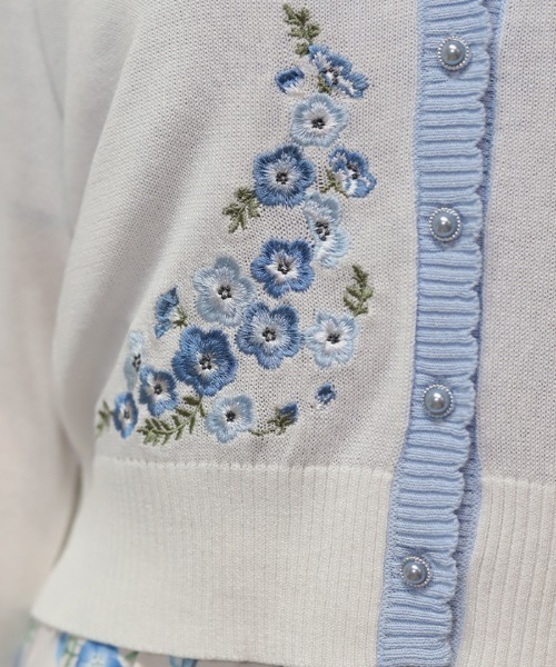 axes femme(アクシーズファム)の「接触冷感ネモフィラ刺繍カーデ(カーディガン/ボレロ・レディース・ホワイト/ブルー・FREE)」の15枚目の写真