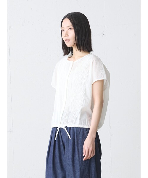 MidiUmi(ミディウミ)の「MidiUmi ピンタックノースリーブシャツ(シャツ/ブラウス・レディース・オフホワイト/ブラック・FREE)」の6枚目の写真