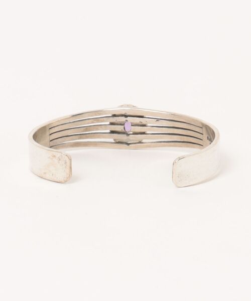 Indian Jewelry(インディアンジュエリー)の「THEATER シアター オーバルシェイプセンタージルコニアストーンシルバーバングル Made in USA(バングル/リストバンド・レディース・シルバー・FREE)」の2枚目の写真
