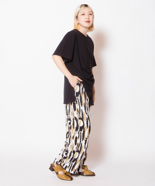 OSMOSIS(オズモーシス)の「2WAYドロストアレンジTシャツ(Tシャツ/カットソー・レディース・ホワイト×ブラック/ホワイト/ブラック・ONE SIZE)」の15枚目の写真