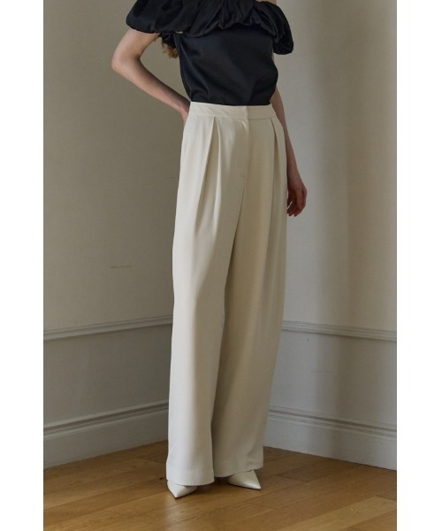 ERADIE(エラディエ)の「Inverted Tuck Flow Wide Pants インバーテッドタックセミワイドパンツ(スラックス・レディース・ブラック/オフホワイト・SMALL/MEDIUM)」の4枚目の写真