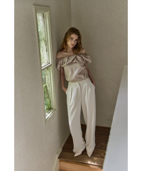 ERADIE(エラディエ)の「Inverted Tuck Flow Wide Pants インバーテッドタックセミワイドパンツ(スラックス・レディース・ブラック/オフホワイト・SMALL/MEDIUM)」の10枚目の写真