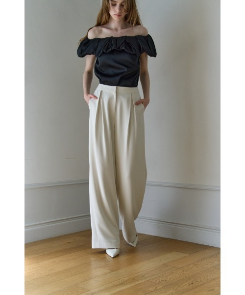 ERADIE(エラディエ)の「Inverted Tuck Flow Wide Pants インバーテッドタックセミワイドパンツ(スラックス・レディース・ブラック/オフホワイト・SMALL/MEDIUM)」の5枚目の写真