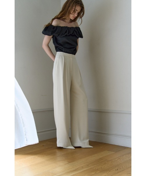 ERADIE(エラディエ)の「Inverted Tuck Flow Wide Pants インバーテッドタックセミワイドパンツ(スラックス・レディース・ブラック/オフホワイト・SMALL/MEDIUM)」の12枚目の写真