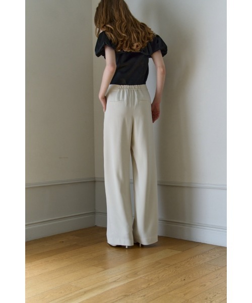 ERADIE(エラディエ)の「Inverted Tuck Flow Wide Pants インバーテッドタックセミワイドパンツ(スラックス・レディース・ブラック/オフホワイト・SMALL/MEDIUM)」の13枚目の写真