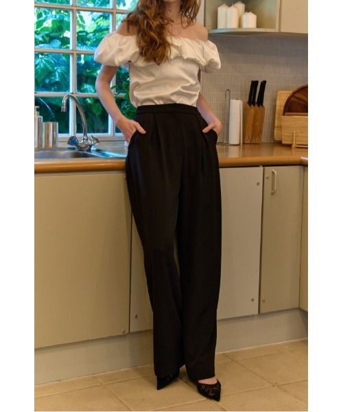 ERADIE(エラディエ)の「Inverted Tuck Flow Wide Pants インバーテッドタックセミワイドパンツ(スラックス・レディース・ブラック/オフホワイト・SMALL/MEDIUM)」の17枚目の写真